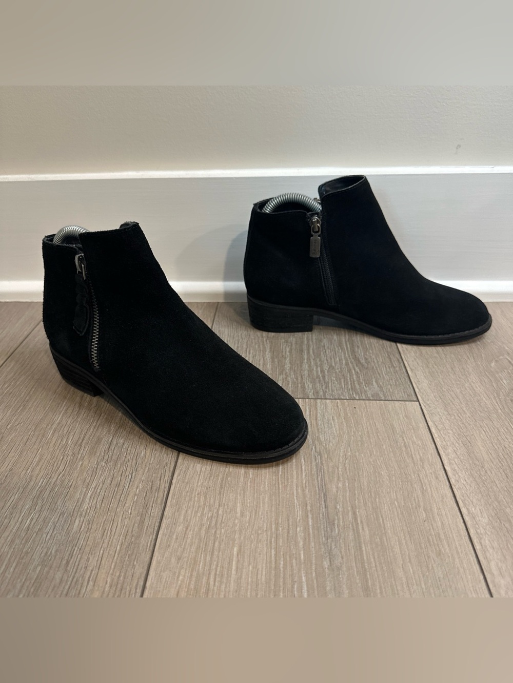 Blondo Womens Size 7.5 Boots Liam Black Suede Waterproof Ankle Booties Size Zip